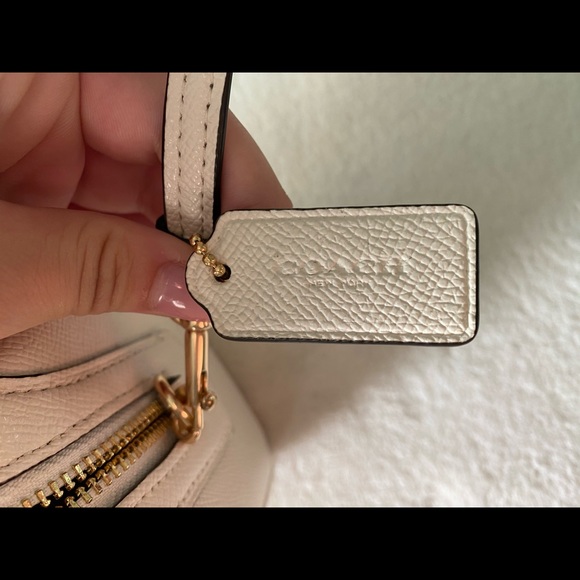 brand new cross body coach purse - Picture 6 of 7